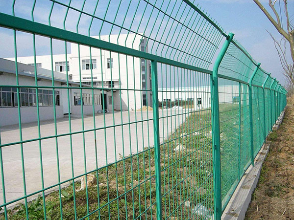 蘇州某工廠廠區(qū)框架護欄網案例